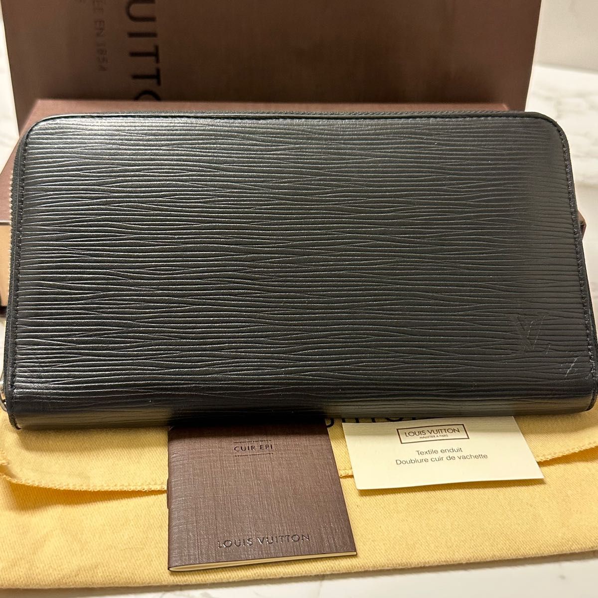 ほぼ新品 ルイヴィトン LOUIS VUITTON エピ 財布 長財布 ジッピー