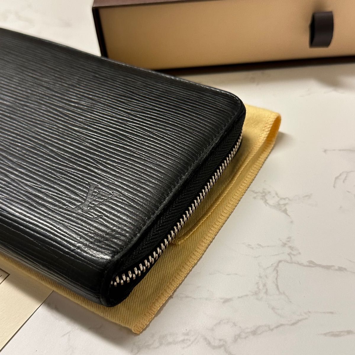 ほぼ新品 ルイヴィトン LOUIS VUITTON エピ 財布 長財布 ジッピー