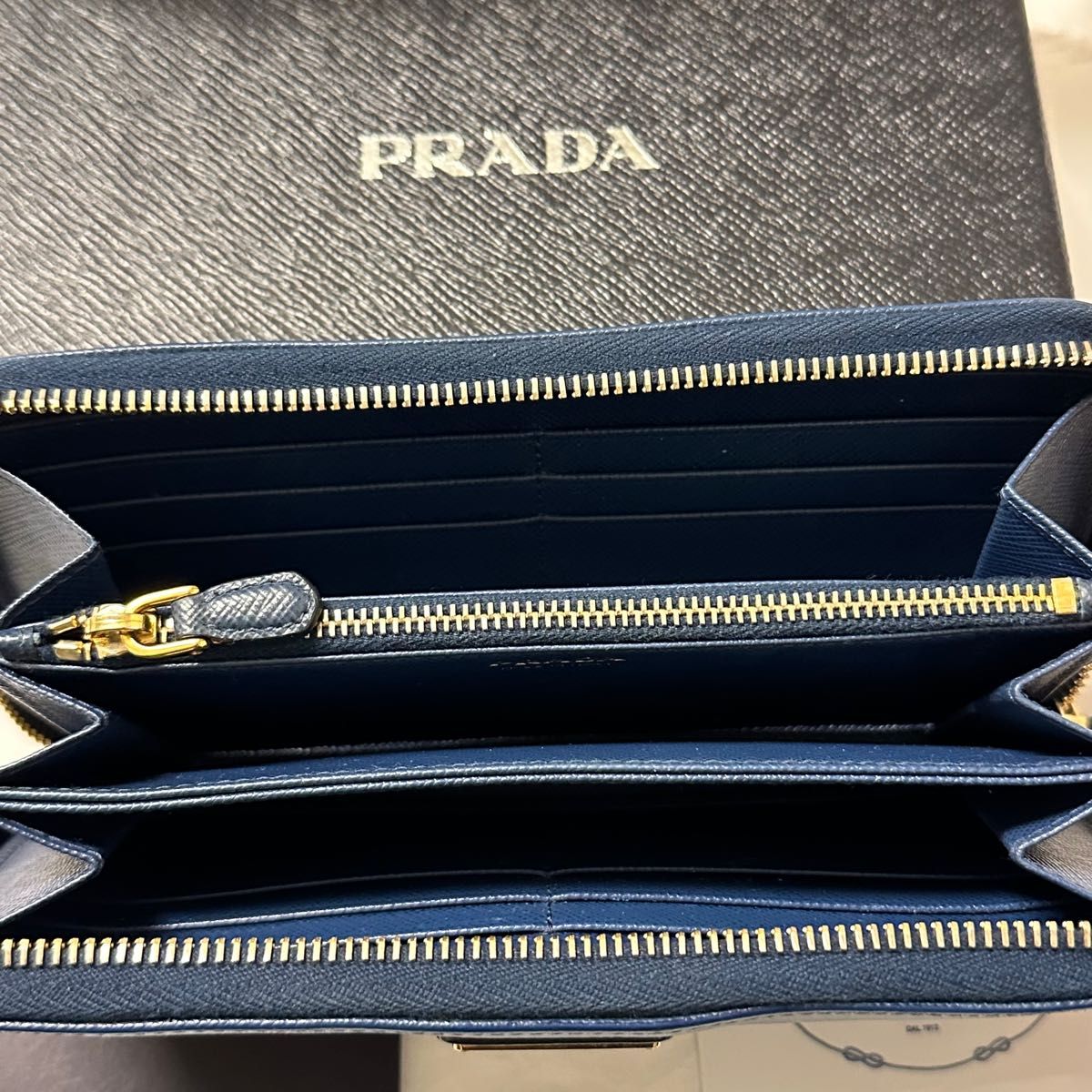 超良品 プラダ PRADA 財布 長財布 サフィアーノレザー ロゴ金具