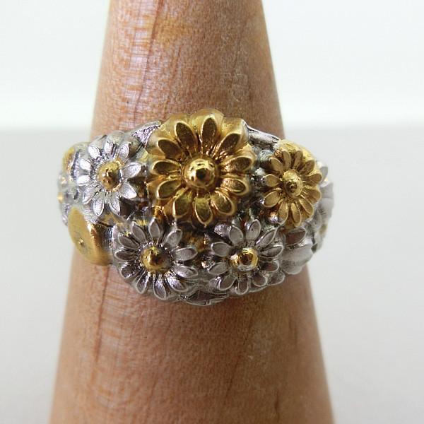 銀製 高彫指輪「菊」17 5号 彫金工芸品|Yahoo!フリマ(旧PayPay 銀製 高彫指輪「菊」17 5号 彫金工芸品|Yahoo!フリマ(旧PayPay