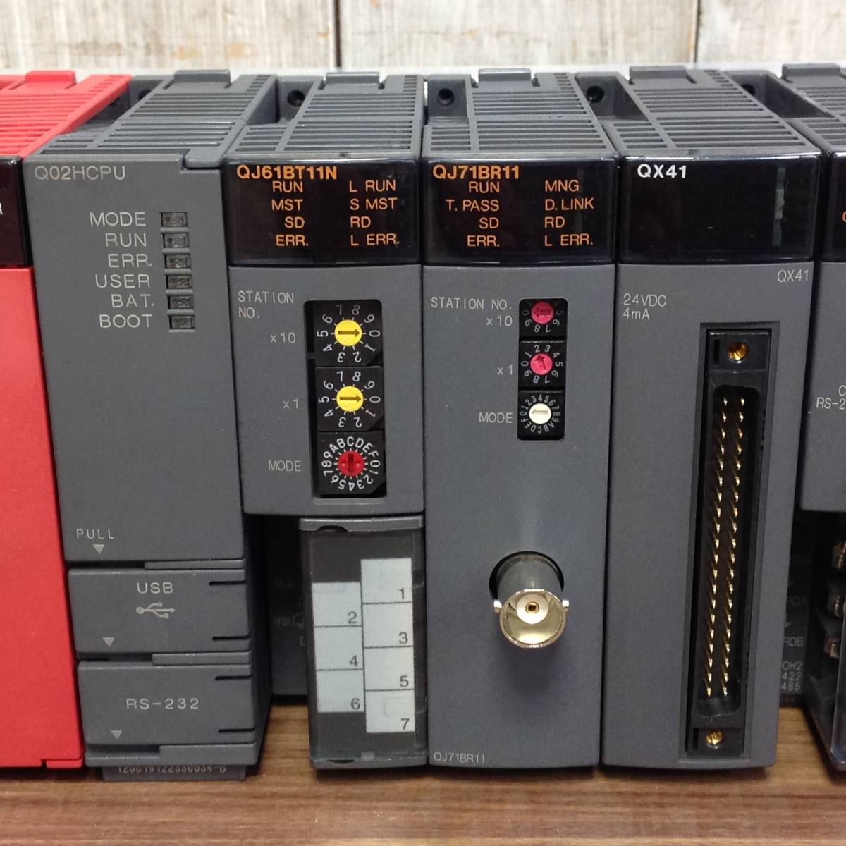 【AH-02661】中古品 MITSUBISHI 三菱電機 MELSEC-Q PLC シーケンサ 10点 Q61/Q312B/Q02HCPU/QJ61BT11N/QJ71BR11/QX41/QJ71C24N*などなど_画像3