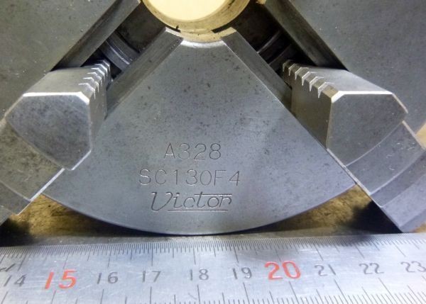 FB323 4爪 スクロールチャック VICTOR SC130F4 丸130 ハンドル付 FB323 4爪 スクロールチャック VICTOR SC130F4 丸130 ハンドル付