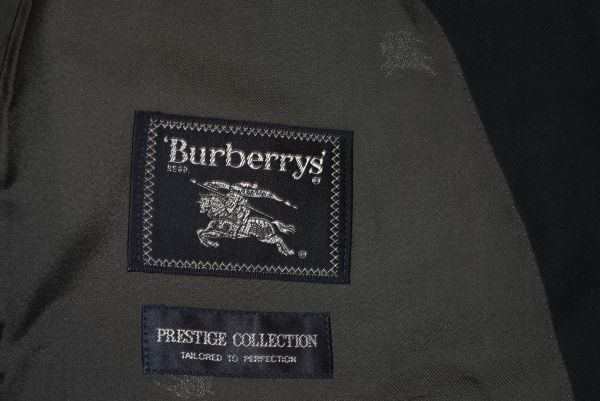 ★バーバリー★Burberrys高級ラインPRESTIGE COLLECTION★センスある紺ブレ★品格を感じるロゴ入メタル釦ピークドラペルダブルのジャケット_画像8