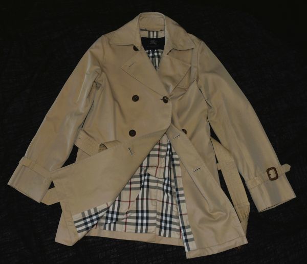 ★Burberry★バーバリー★裏地ノバチェク ベージュ色★ 大人の上品さ・色気をより一層演出させる ベルト付きトレンチコート36_画像1