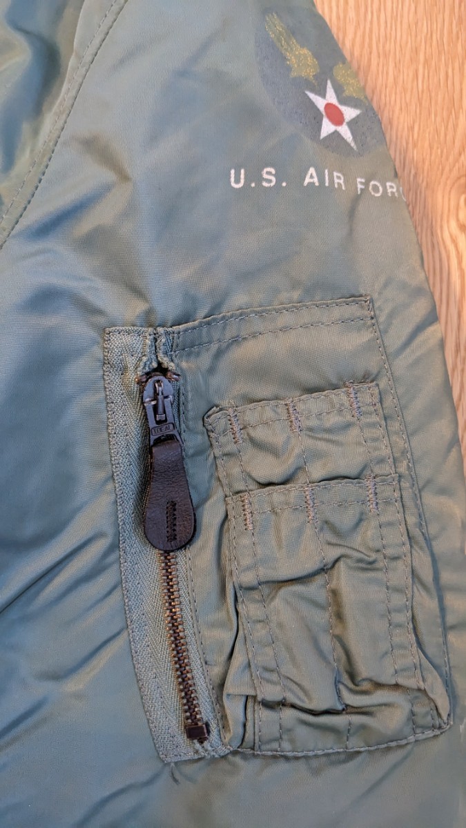 MA-1 フライトジャケット サイズM　エアフォース　ALPHA INDUSTRIES ナイロン カーキ　VINTAGE MA-1　MADE IN USA　_画像3