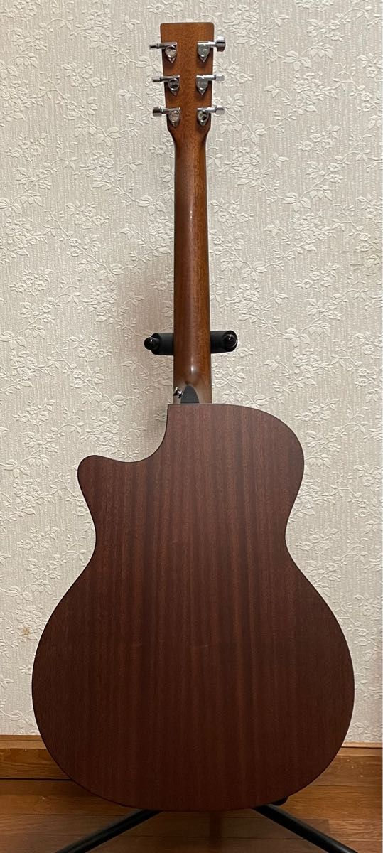マーチンエレアコ GPC11E カッタウェイで弾きやすい