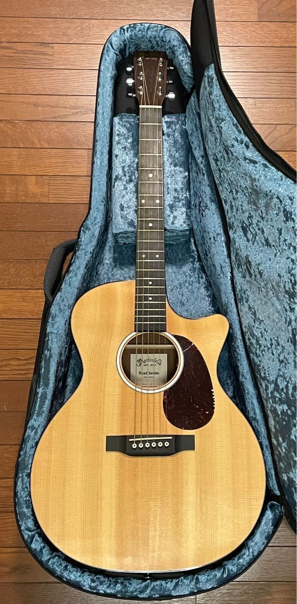 マーチンエレアコ GPC11E カッタウェイで弾きやすい