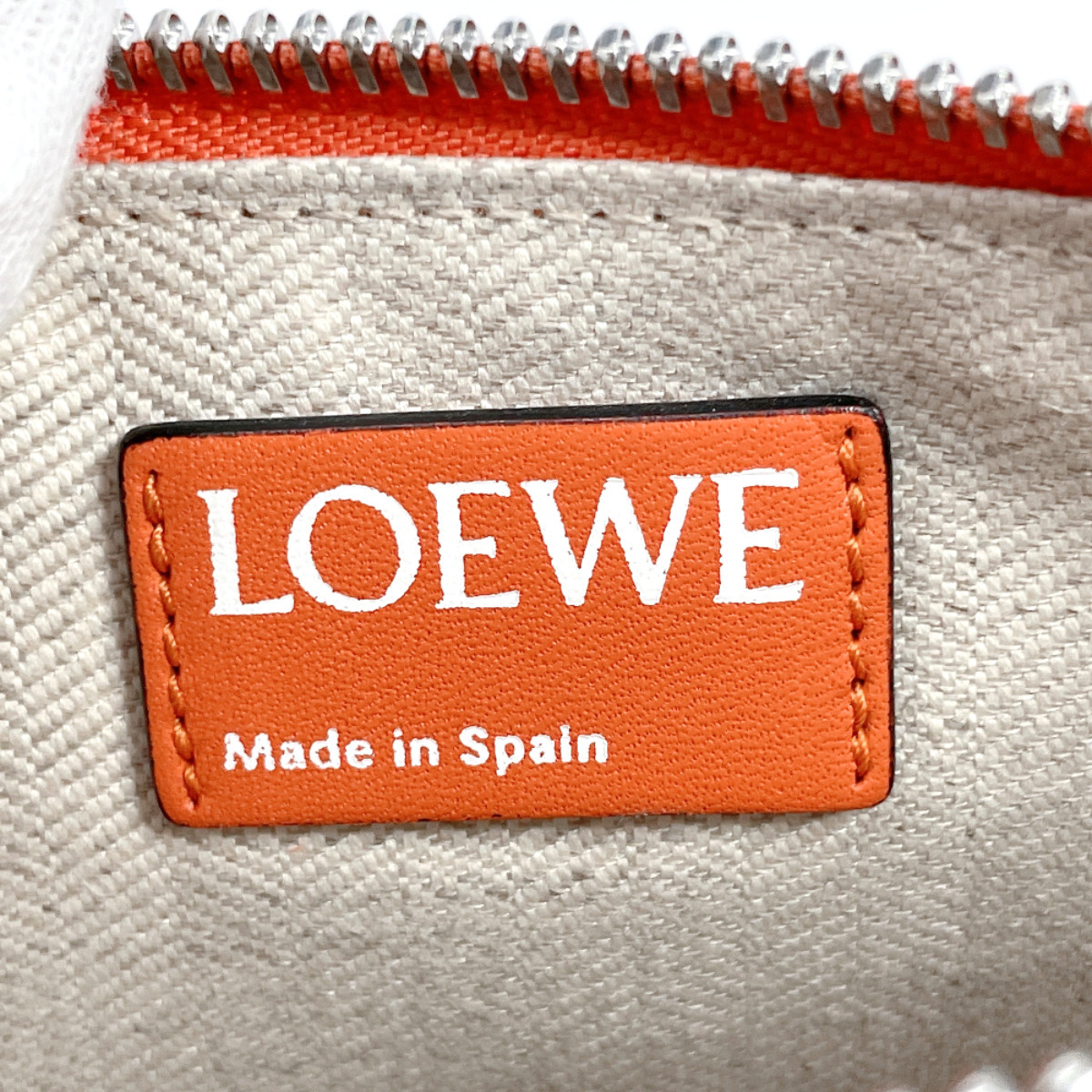 ロエベ LOEWE ポーチ 化粧ポーチ マルチポーチ 小物入れ アナグラム レザー オレンジ シルバー金具_画像7