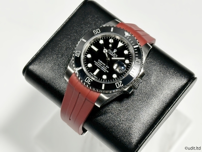 ラグ幅:20mm ハイグレード ラバーベルト レッド 腕時計ベルト【ロレックス ROLEX 対応 サブマリーナ GMTマスター デイトナ等に】_お取り付けのイメージです。
