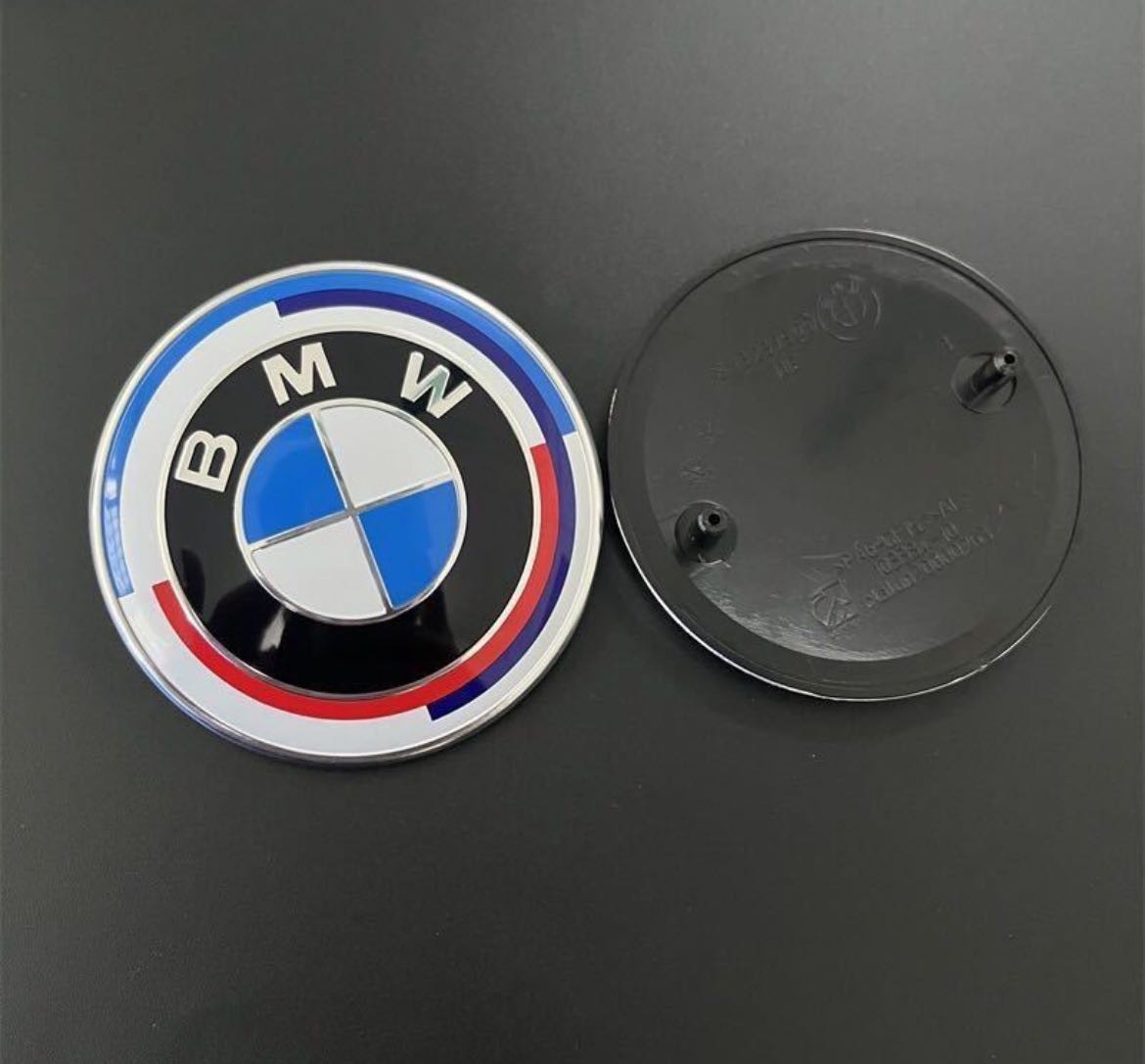 新型BMW 50周年 M クラシック エンブレムリア交換式 74mm E36E64E60E61E65E66E70E71E81E83E85E87E89E90E91E92G11G12F03F30F32F12_画像1