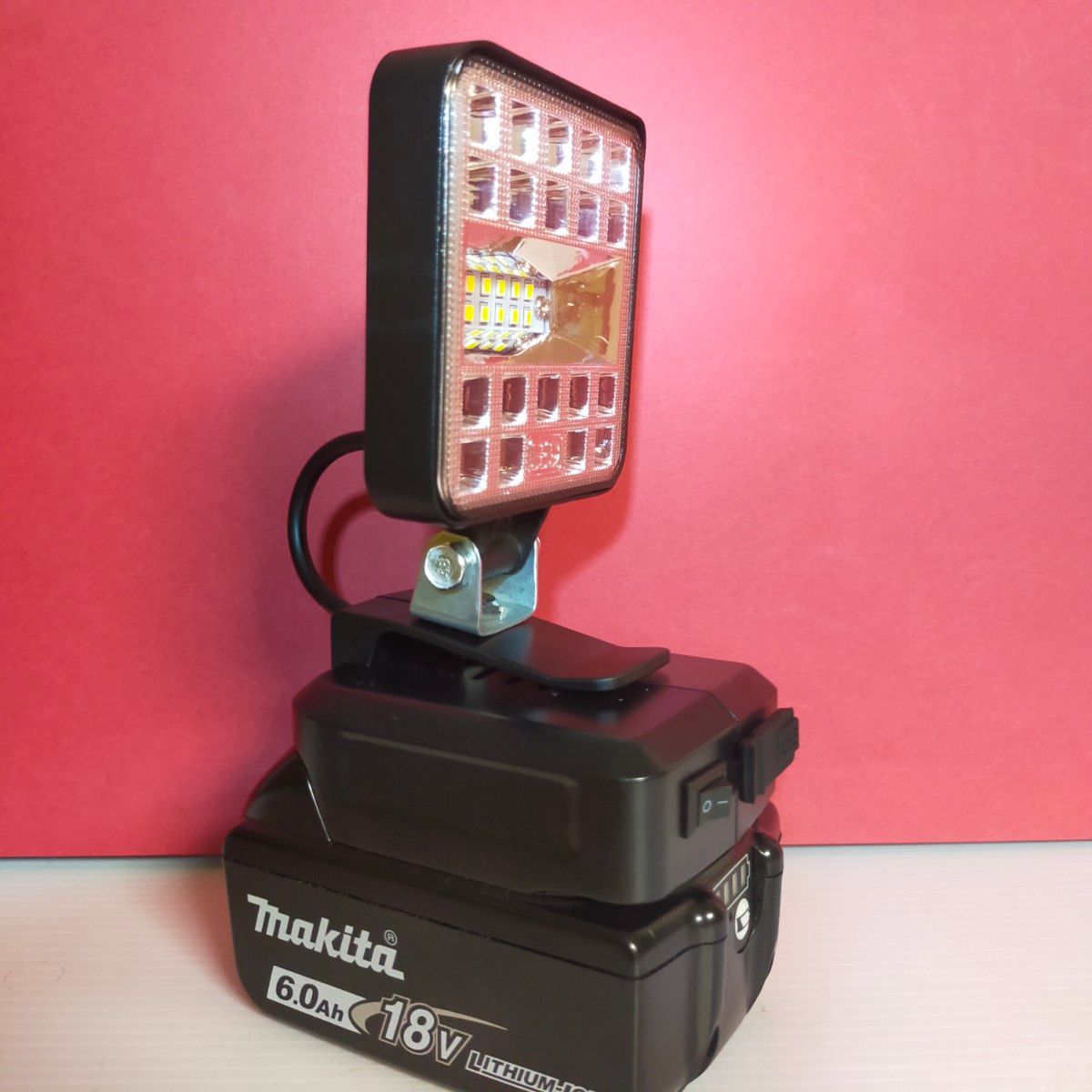 マキタバッテリー用 スイッチ付き小型LED広角作業灯 USB充電器アダプター