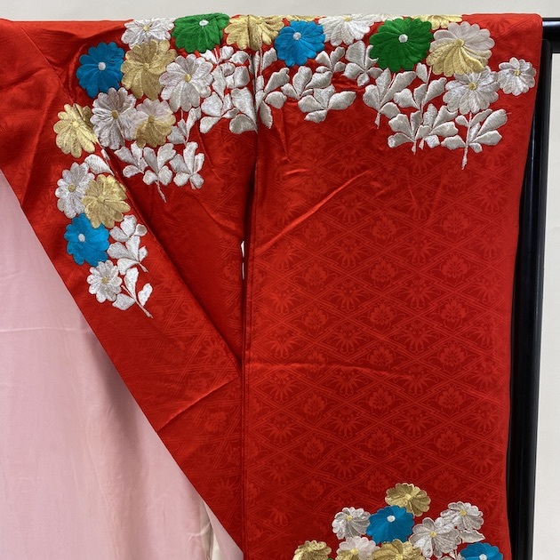 本振袖　正絹　赤色　花柄 洋柄 刺繍 　結婚式　比翼仕立て　裄64cm　身丈177cm　Bランク　花嫁衣装　 Sサイズ　1636_画像8