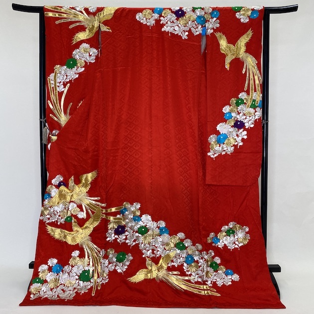 本振袖　正絹　赤色　花柄 洋柄 刺繍 　結婚式　比翼仕立て　裄64cm　身丈177cm　Bランク　花嫁衣装　 Sサイズ　1636_画像1