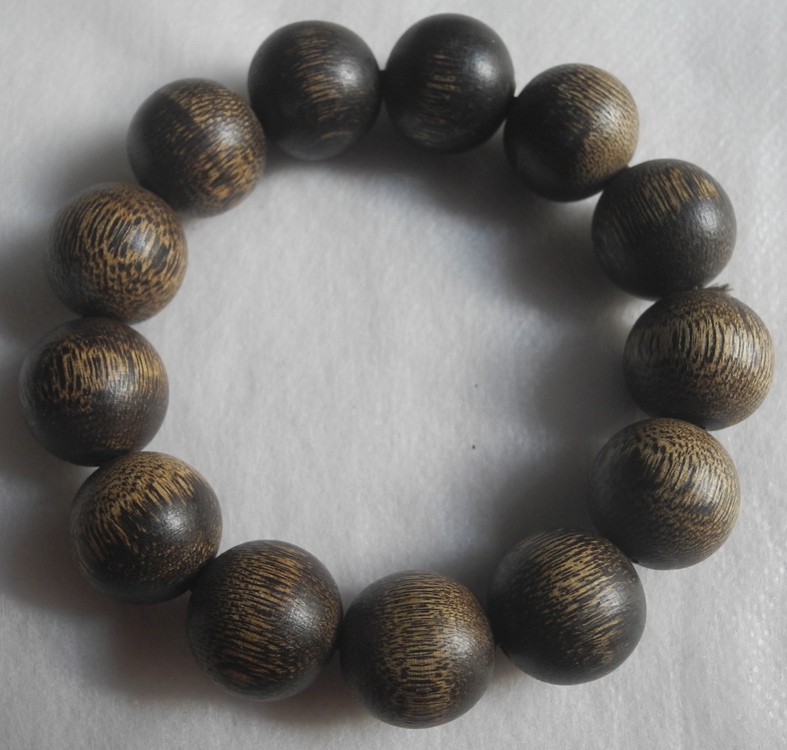  Vietnam production . tree bracele beads .. superior article! neat is good fragrance genuine article 22g 17mm fragrance aroma healing water ...agarwood