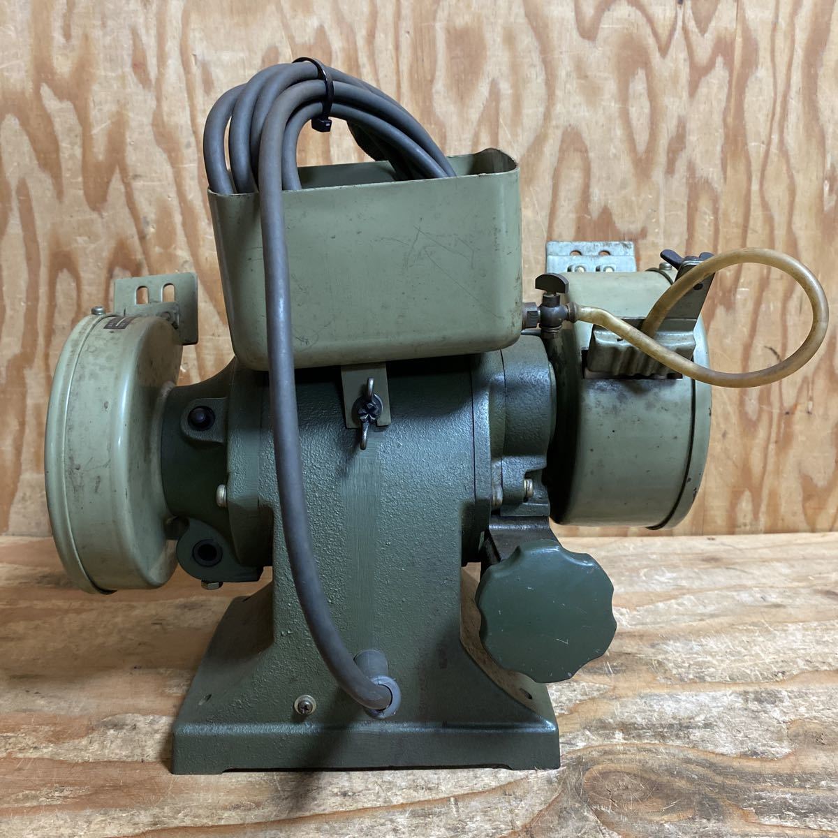 B3888) 動作品 makita 仕上げグラインダー 両頭グラインダー 9800 B3888) 動作品 makita 仕上げグラインダー 両頭グラインダー 9800