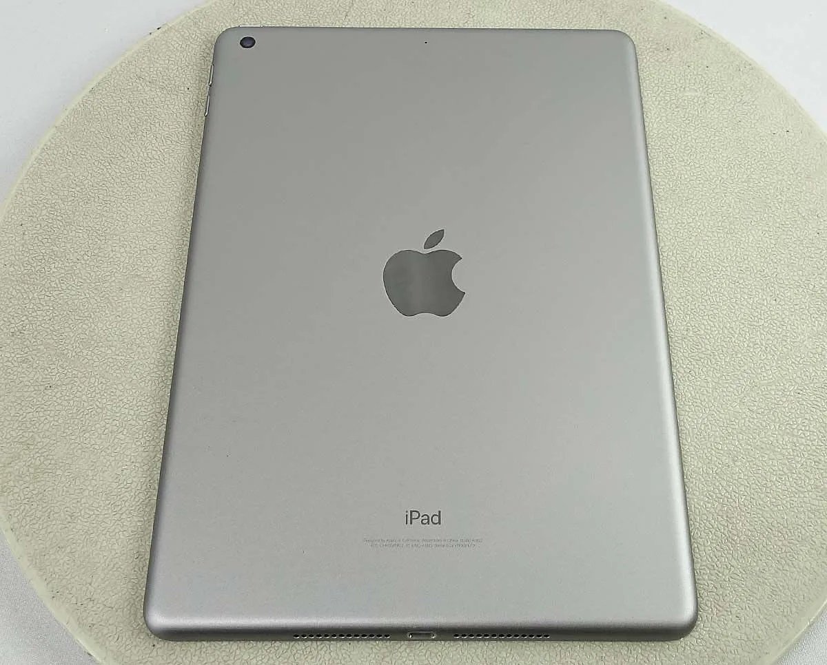 残りわずか 9.7インチ レターパック Apple 第5世代 iPad Wi-Fiモデル 32GB MP2F2J/A A1822 スペースグレイ タブレット アップル S102602_画像6