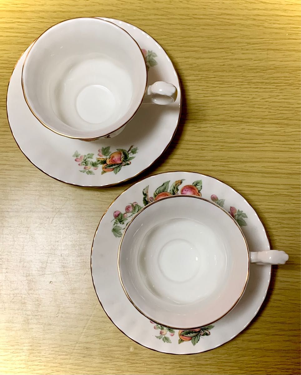 ロイヤルアルバート ROYAL ALBERT カップ&ソーサー　　　2客セット　林檎柄