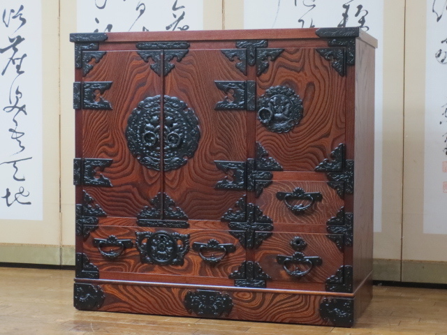 逸品 菊幸製 伝統工芸 欅材 拭き漆塗 南部鉄金具 牡丹紋様 民芸 岩谷堂