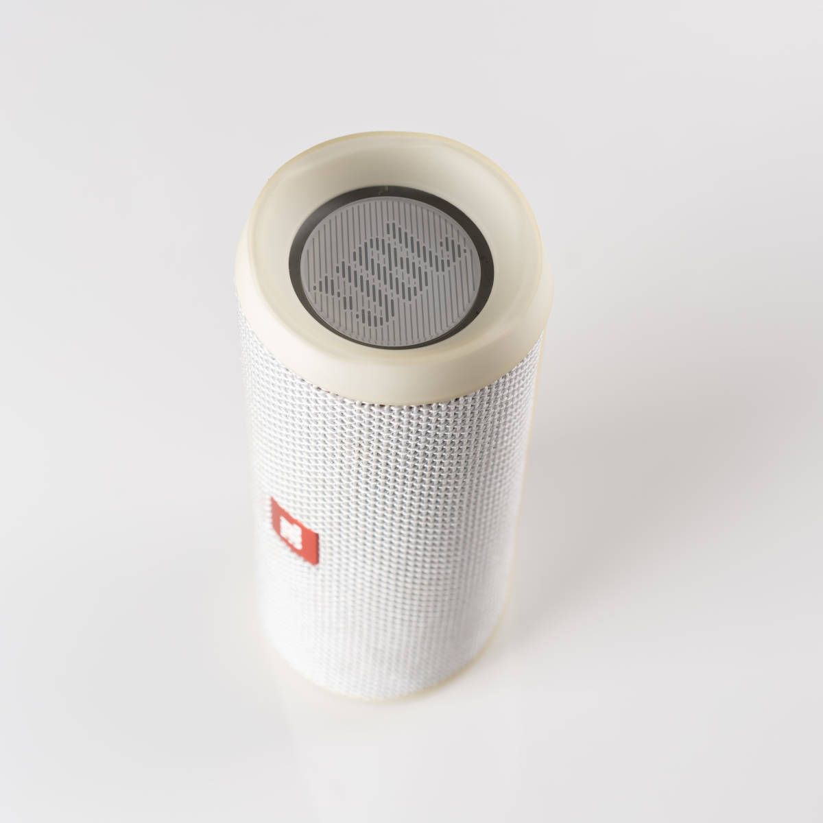 JBL Flip 4 Bluetoothスピーカー　ホワイト　本体のみ_画像3