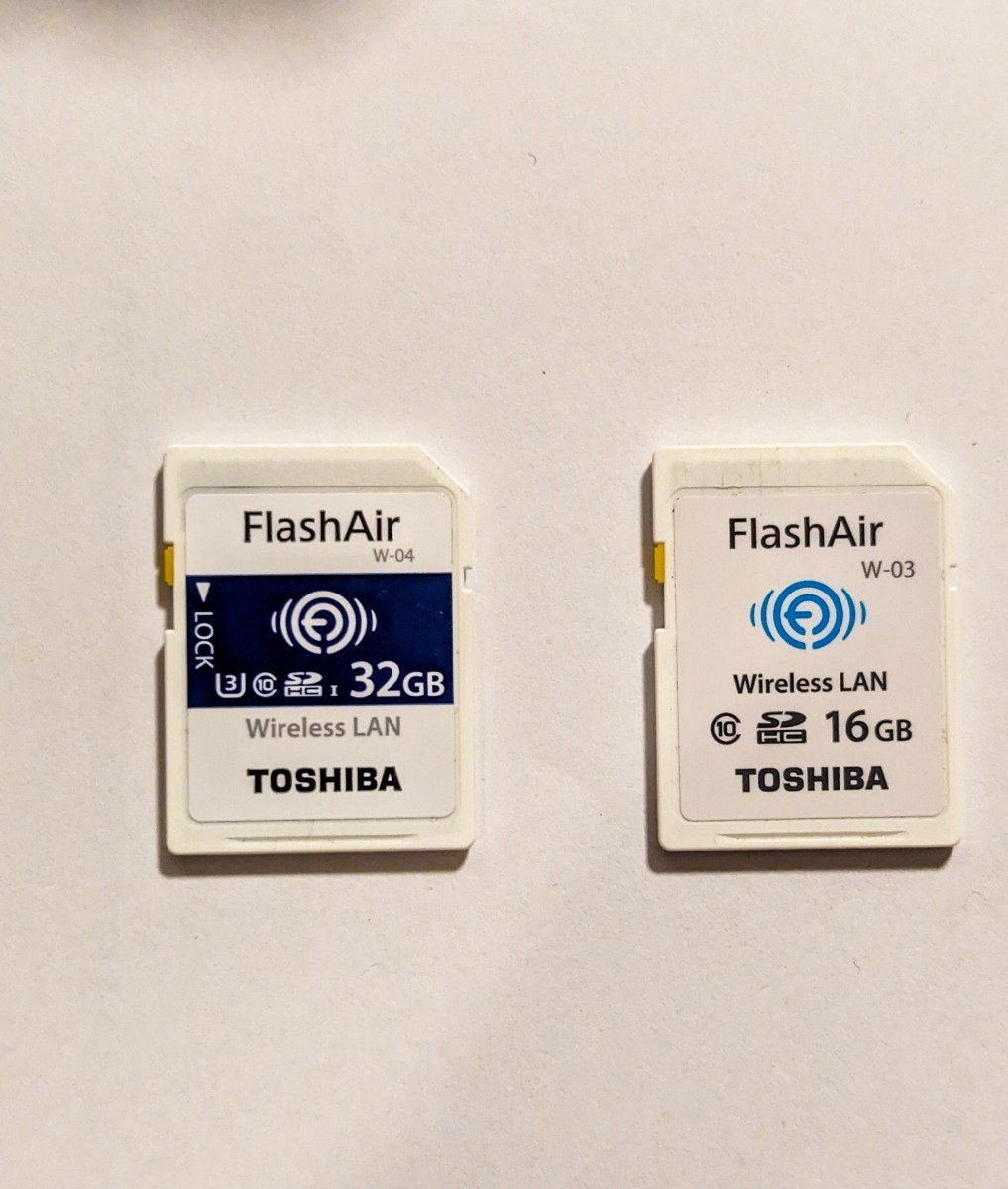 FlashAir TOSHIBA 東芝 無線LAN Wi-Fi SDHCカード SDカード W-03 16GB W-04 32GB 2枚セット FLASH_画像1