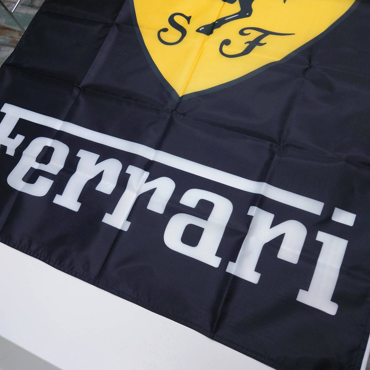 フェラーリ フラッグ 縦型 P32 バナー 旗 看板 タペストリー Ferrari ロゴ 車庫 のぼり Ferrari ガレージ 装飾 F1 インテリアポスター_画像7