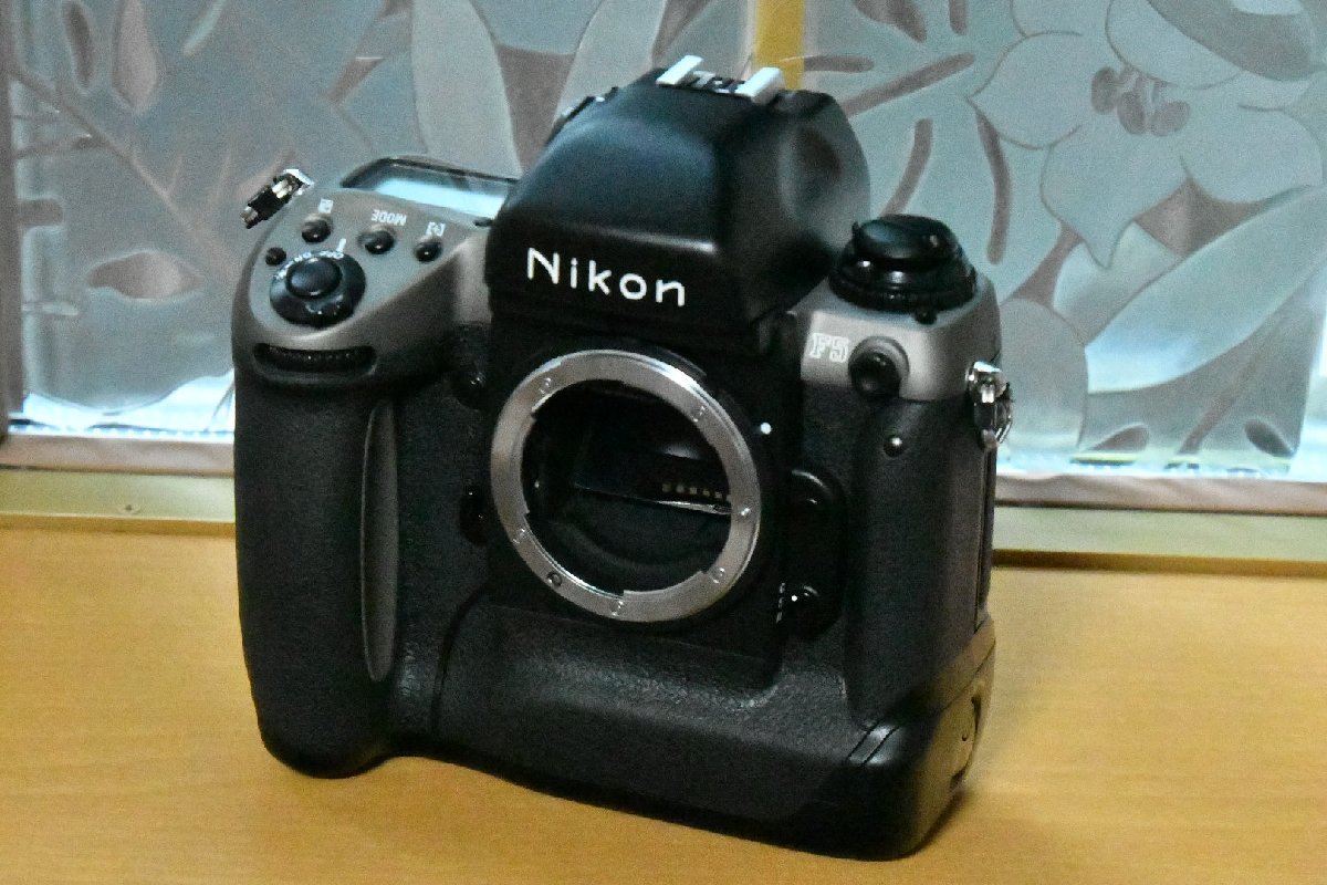 上質で快適 一眼レフカメラ 50周年記念モデル【中古】 ボディ F5 Nikon