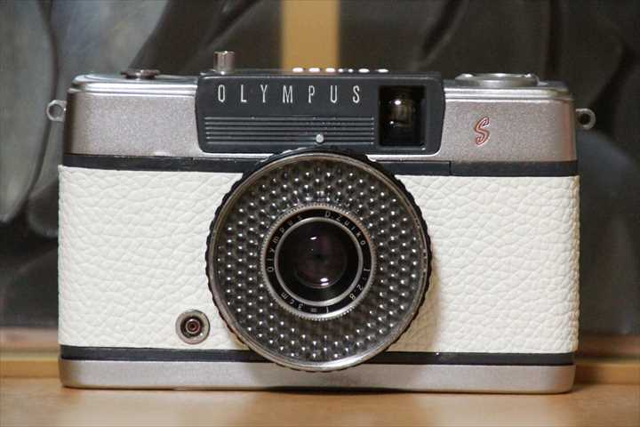 フィルムカメラ 中古 Olympus Pen EES フィルムカメラ olympus pen ホワイトカスタム【中古】【オーバーホール済】_画像1