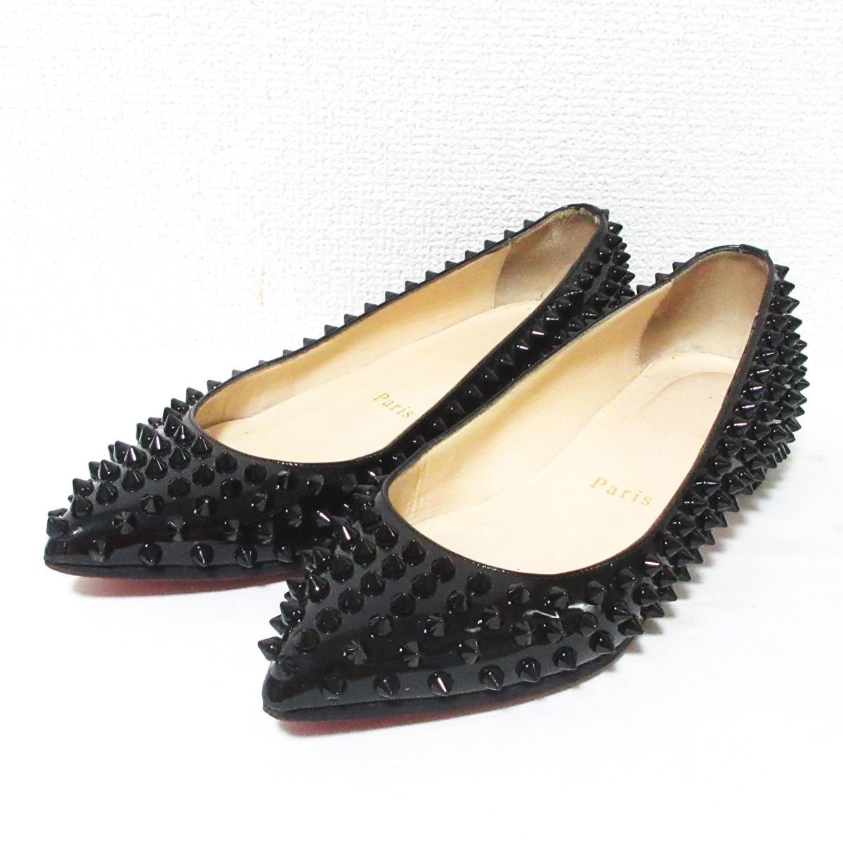 美品 Christian Louboutin クリスチャンルブタン エナメル スタッズ ポインテッドトゥ フラットパンプス サイズ35 約22.5cm ブラック_画像1