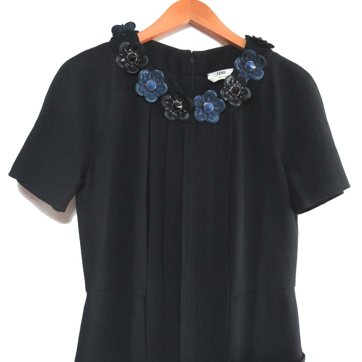  beautiful goods FENDI Fendi leather flower motif short sleeves knee height pleat dress One-piece I40 160/88A size black 