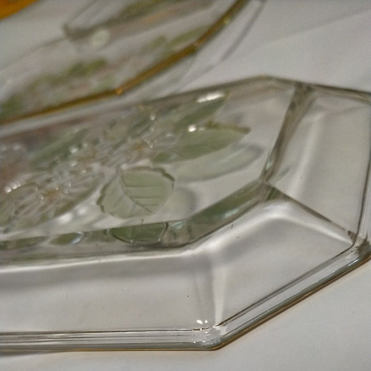 昭和レトロ　KAMEI GALAS　カメイガラス　　金彩いちごプレート3客  八角ガラス皿