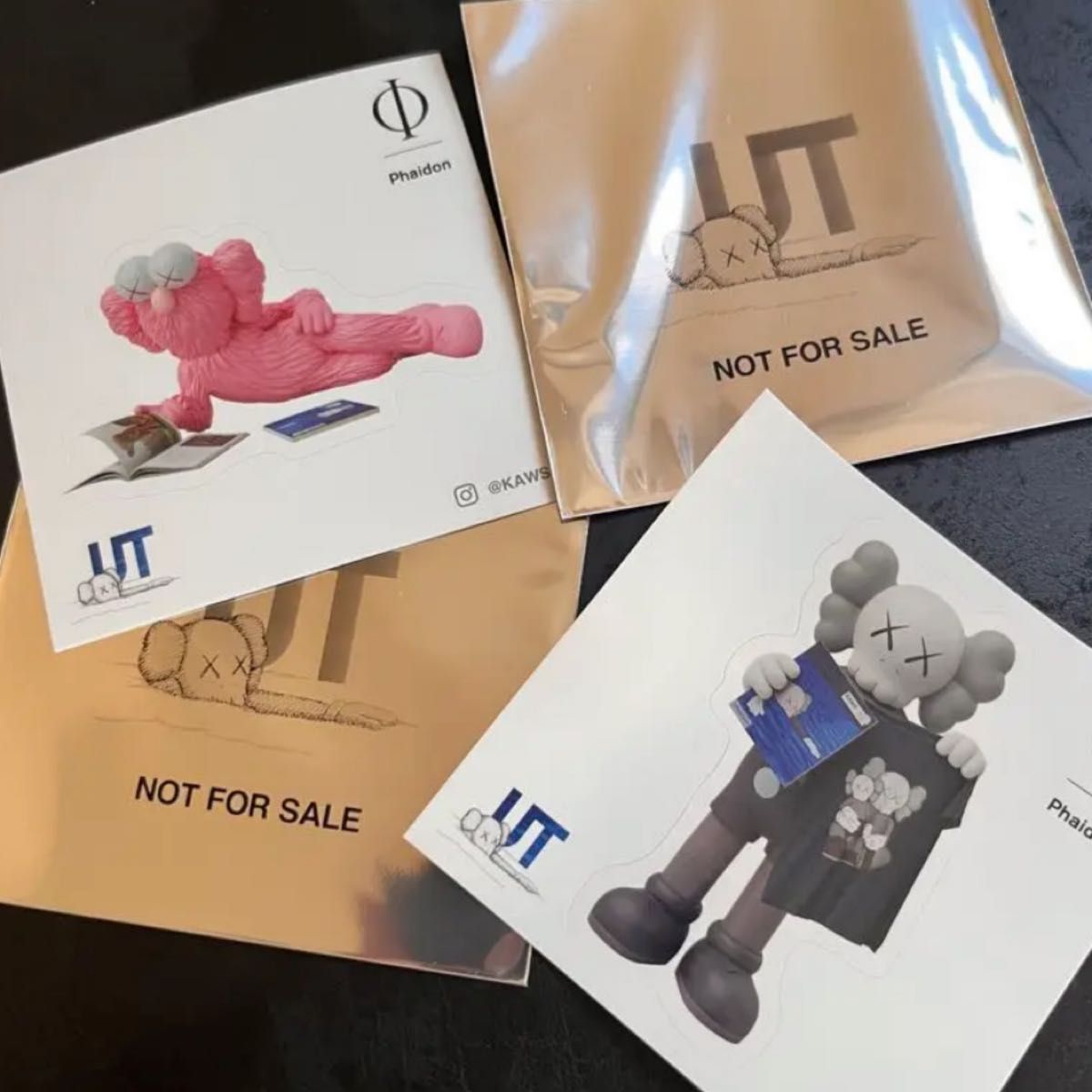 新品】UNIQLO x KAWS ARTBOOK トートバッグ ステッカー付|PayPayフリマ