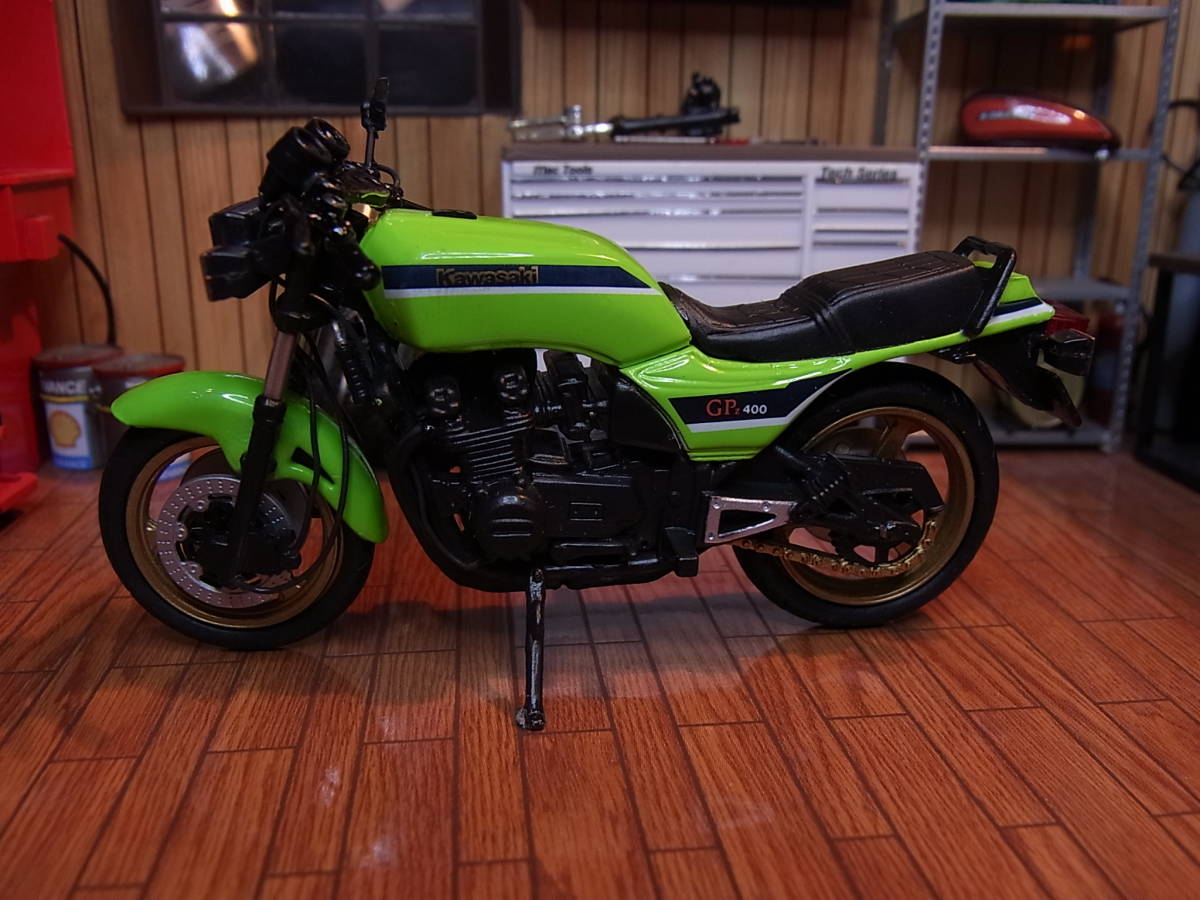 SALE!!* one goods!! medium sized bike 1/24 modified KAWASAKI Z400GP lime green custom!!*