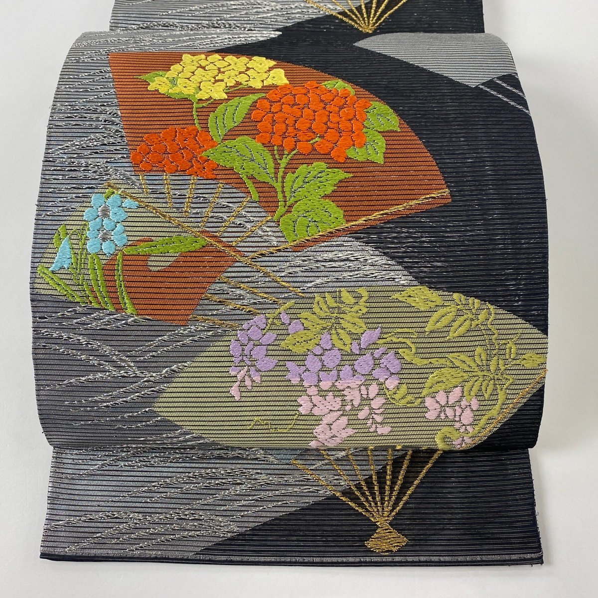 安価 ワタナベ 美品 袋帯 秀品 【中古】 正絹 六通 黒 箔 金銀糸 草花