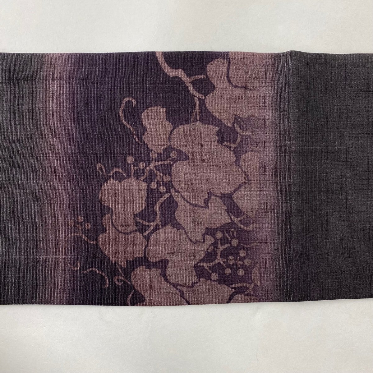 柔らかな質感の 名古屋帯 【中古】 正絹 濃紫 ぼかし 葡萄 紬地 名品
