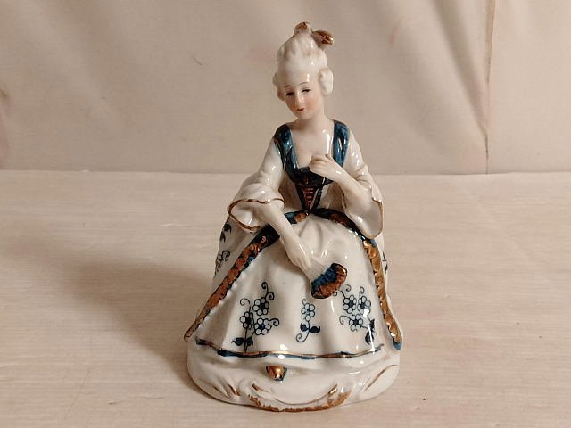 陶器製の女性の人形_画像1