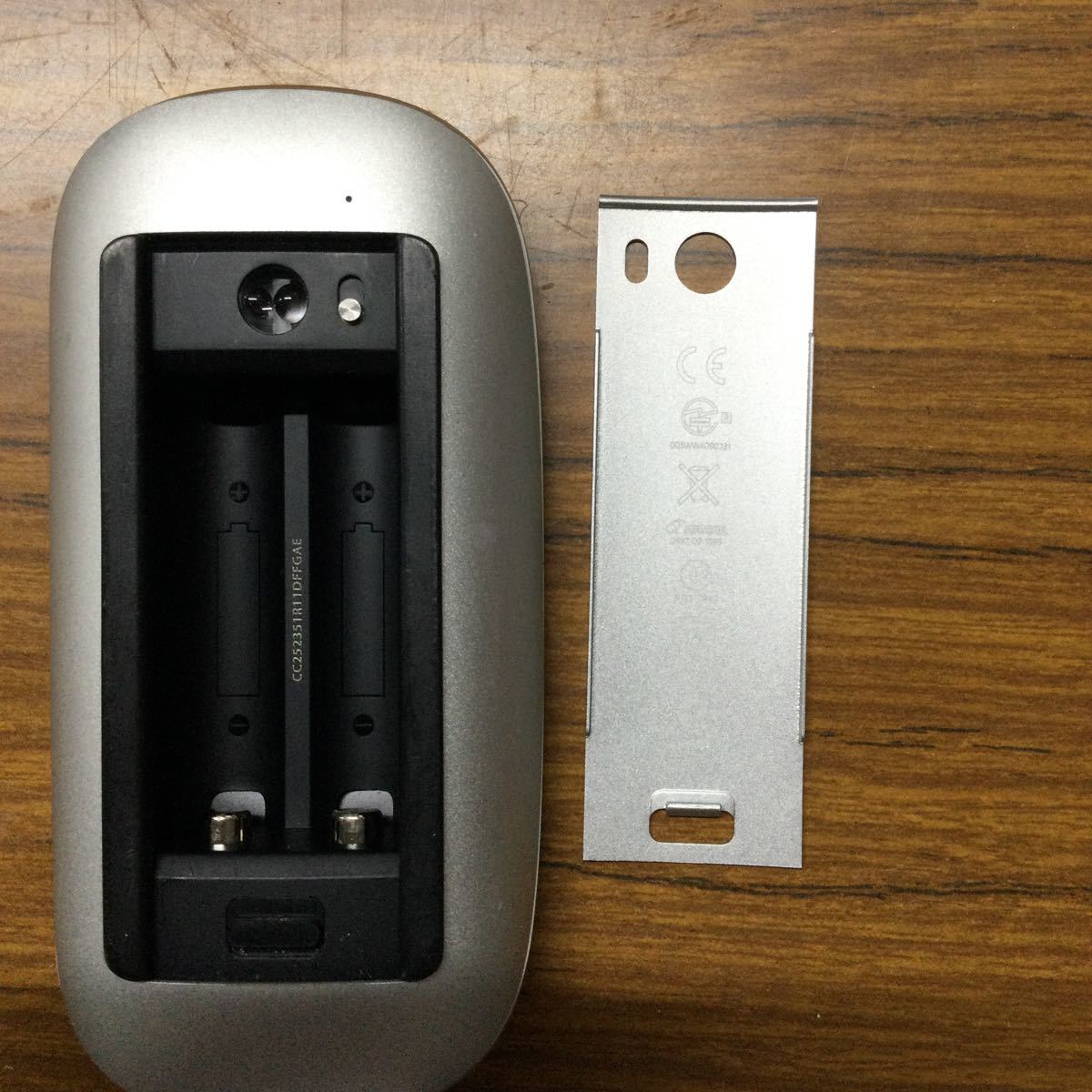 USED★Apple アップル A1296 3Vdc Magic Mouse マジックマウス Wireless ワイヤレス Bluetooth 無線 電池式 動作確認済★2_画像4