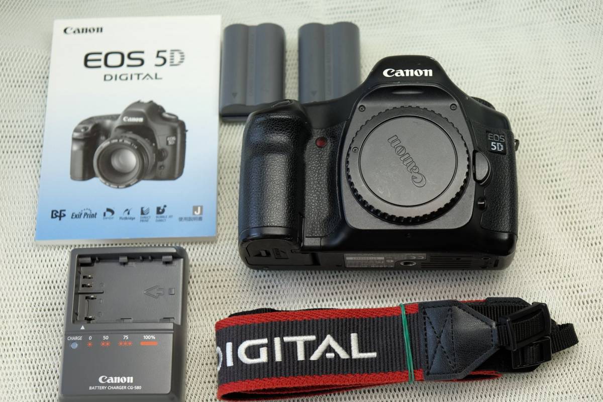 全国総量無料で EOS 5D 初代(動作品)電池２個，充電器,ストラップ,CD