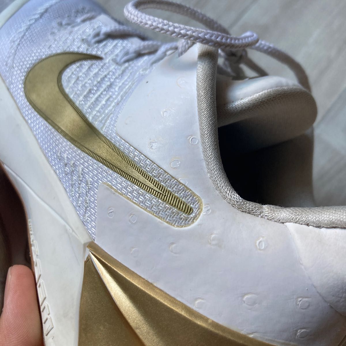 NIKE ナイキ Kobe A.D.コービー 25.5 ゴールド×ホワイト