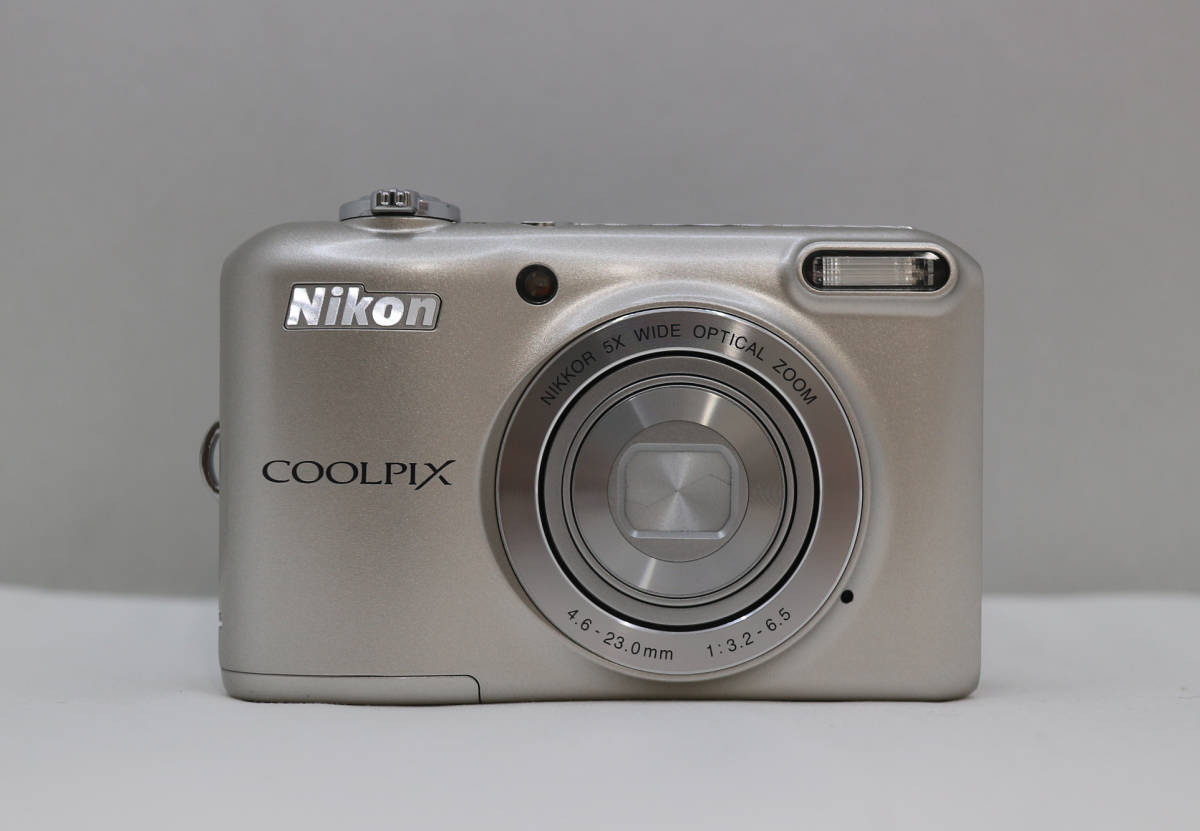 人気が高い / Nikon / 未使用 デジカメ 中古品 / USBケーブル、CD×2