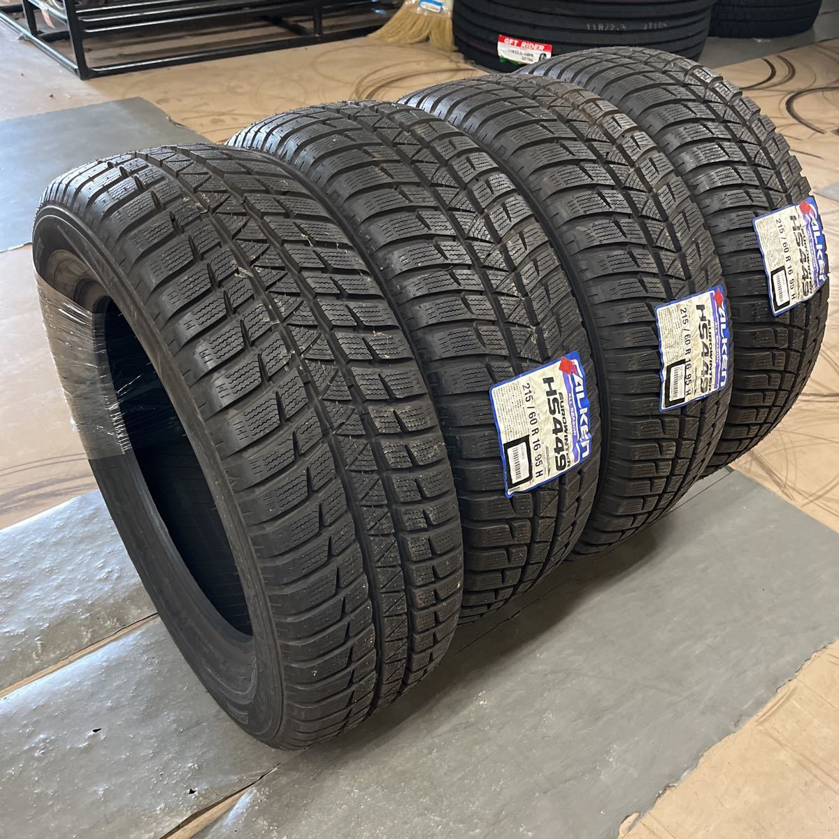 215/60R16　ファルケン　年式:2018　未使用品　激安美品4本セット:28000円_画像2