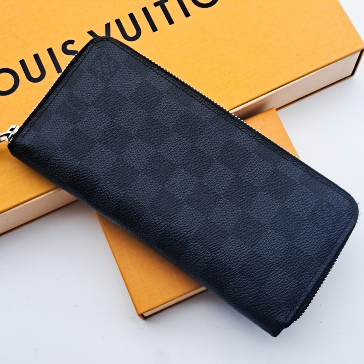 上品】 LOUIS VUITTON【未使用に近い】 ダミエグラフィットジッピー