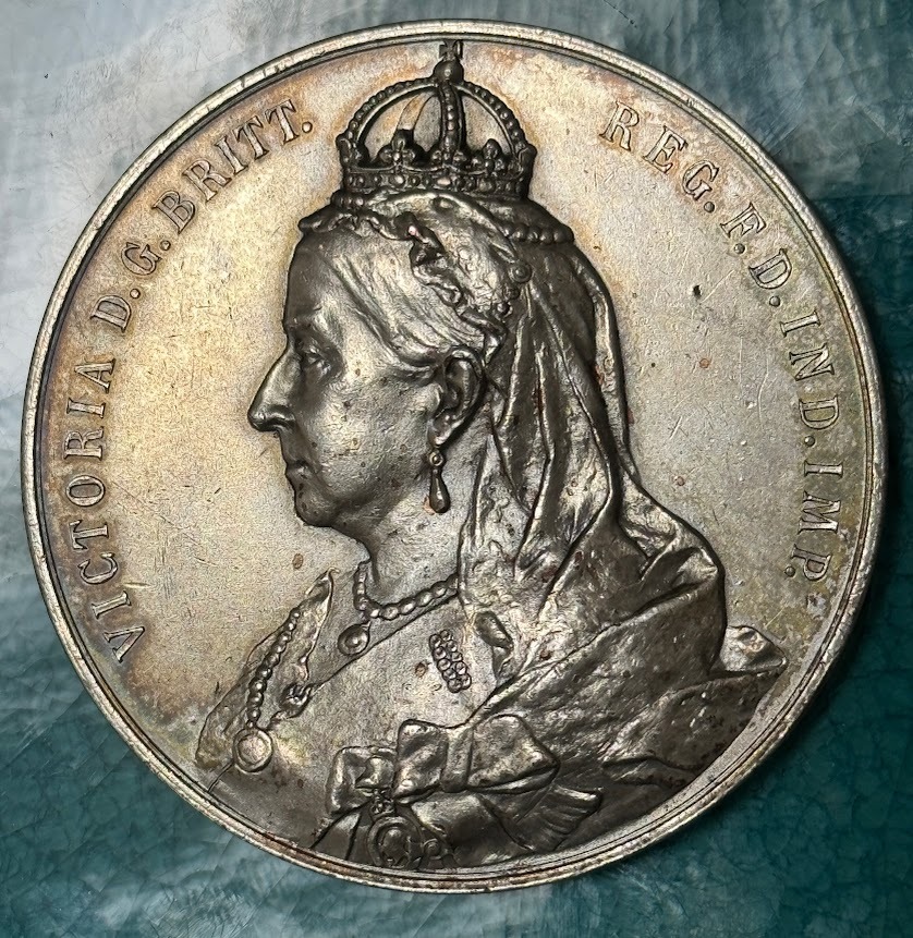 1897 イギリス ヴィクトリア 女王 ダイアモンド ジュビリー 即位60周年 シルバー 大型 銀 メダル アンティーク 英国 希少_画像8