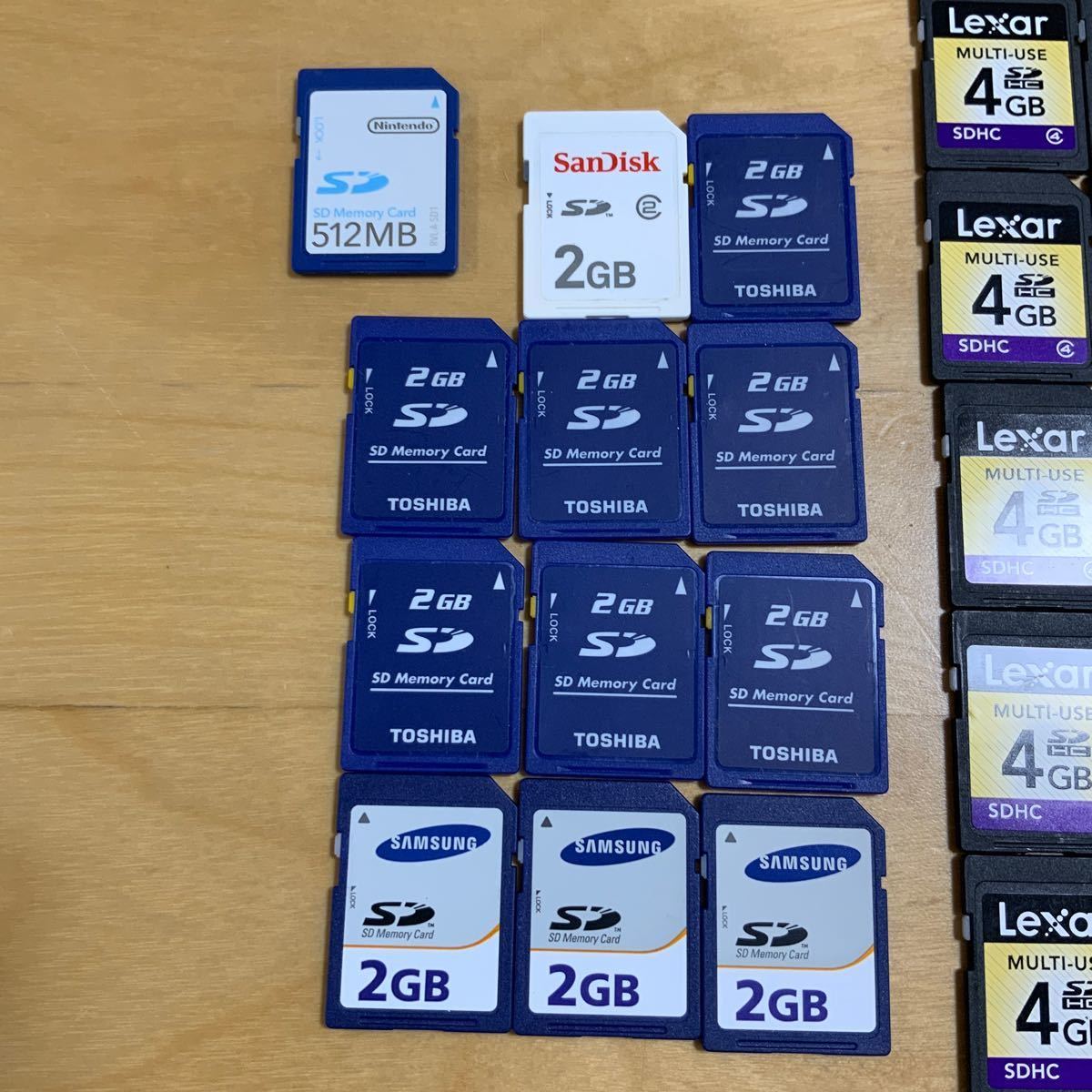 東芝 Lexar レキサー SanDisk サンディスク SDHCメモリーカード memory SDカード 64枚 まとめ売り 大量 1GB 2GB 4GB 8GB 16GB 32GB _画像2