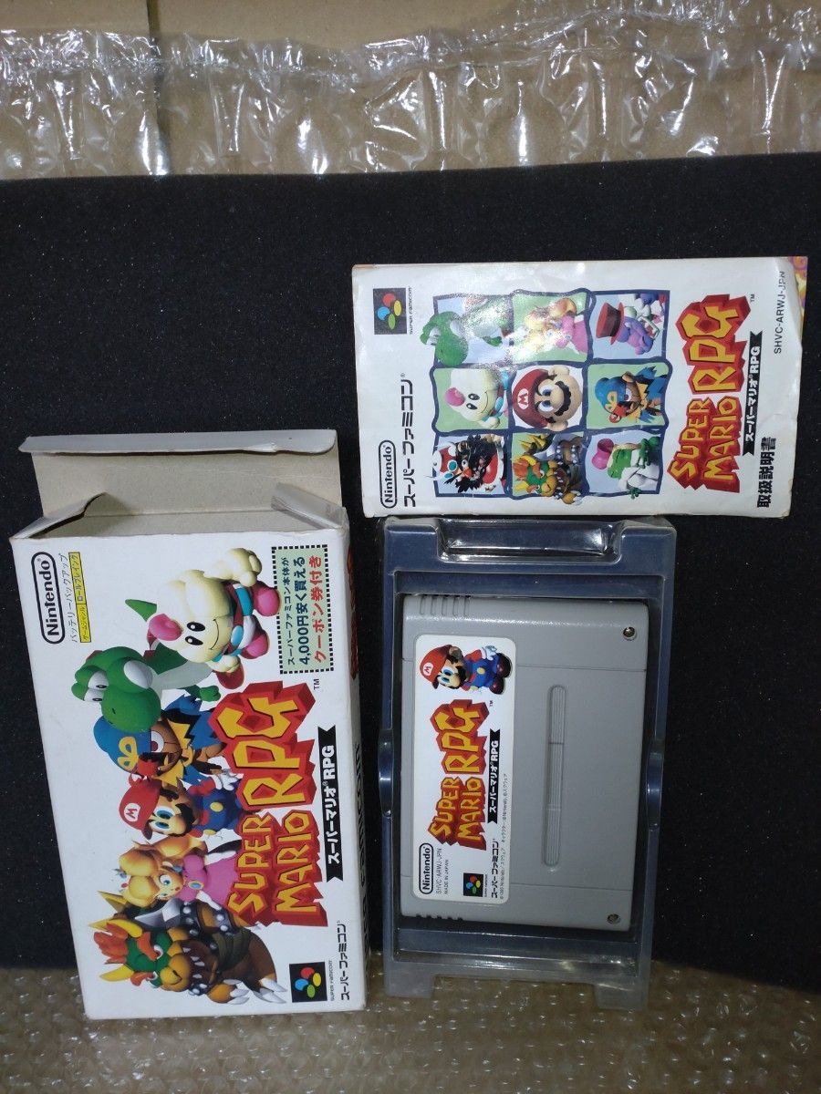 スーパーファミコン本体 箱付き 説明書付き(品番違い)+おまけ スーパーファミコン本体 箱付き 説明書付き(品番違い)+おまけ