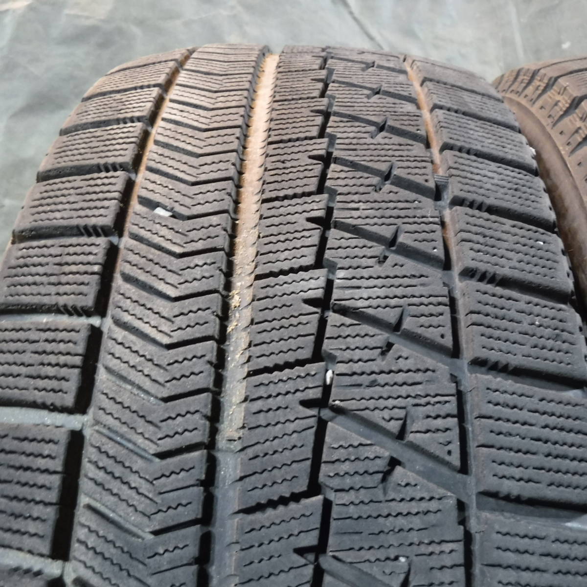 BLIZZAK ブリザック VRX 215/55R17 BRIDGESTONE(ブリヂストン) 愛知手渡し,交換可 スタッドレス 中古タイヤ4本 720-80-60_画像5