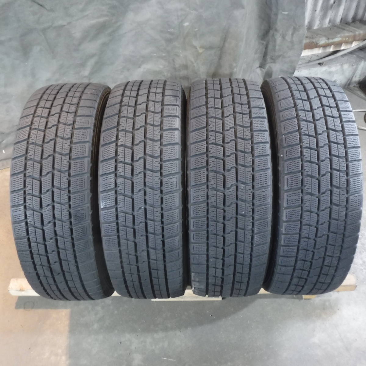 ICE NAVI アイスナビ 7 215/60R16 GOOD YEAR(グッドイヤー) 愛知手渡し,交換可 スタッドレス 中古タイヤ4本 736-80-60_画像9