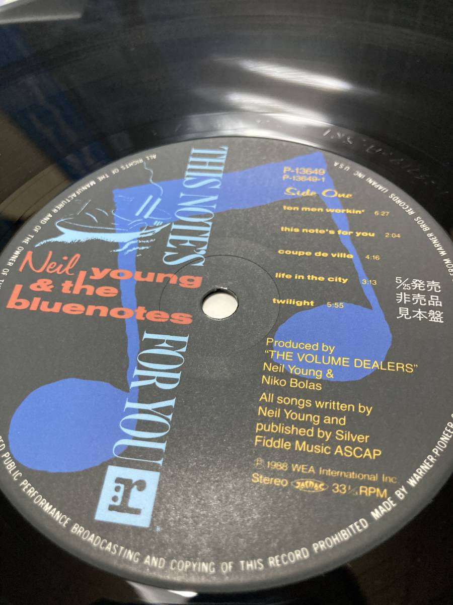 PROMO！美盤LP帯付！ニール・ヤング Neil Young & The Bluenotes / This Note's For You Warner P-13649 見本盤 SAMPLE 1988 JAPAN OBI NM_画像2