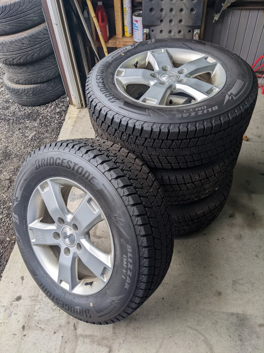 トゥアレグ カイエン 235/65r17 ブリザック DM-V3 高年式 イボ付き9分