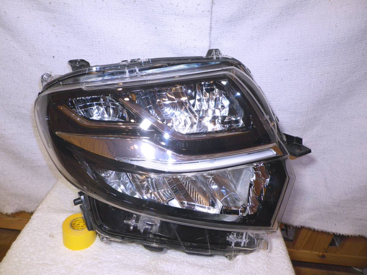 R50 美品 良品 ステー破損ナシ 打刻Z LED タントカスタム LA650S LA660S 右ヘッドライト 右ライト LED 100-69075 81130-B2760_画像1