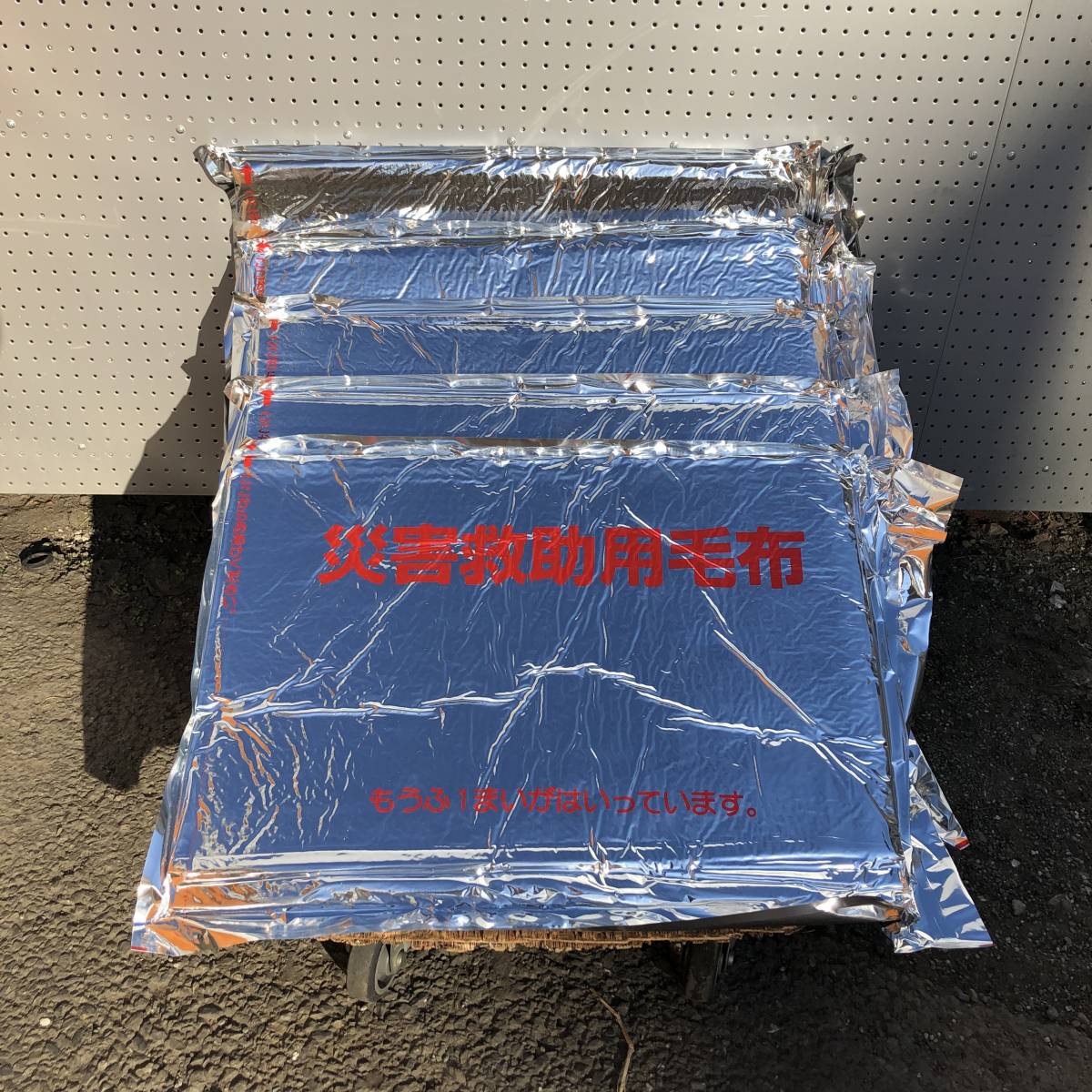 【災害救助用毛布 5枚セット クリーンエコ 根来産業 難燃性 毛布 宿泊施設 アウトドア ペンション コテージ キャンプ】_画像1